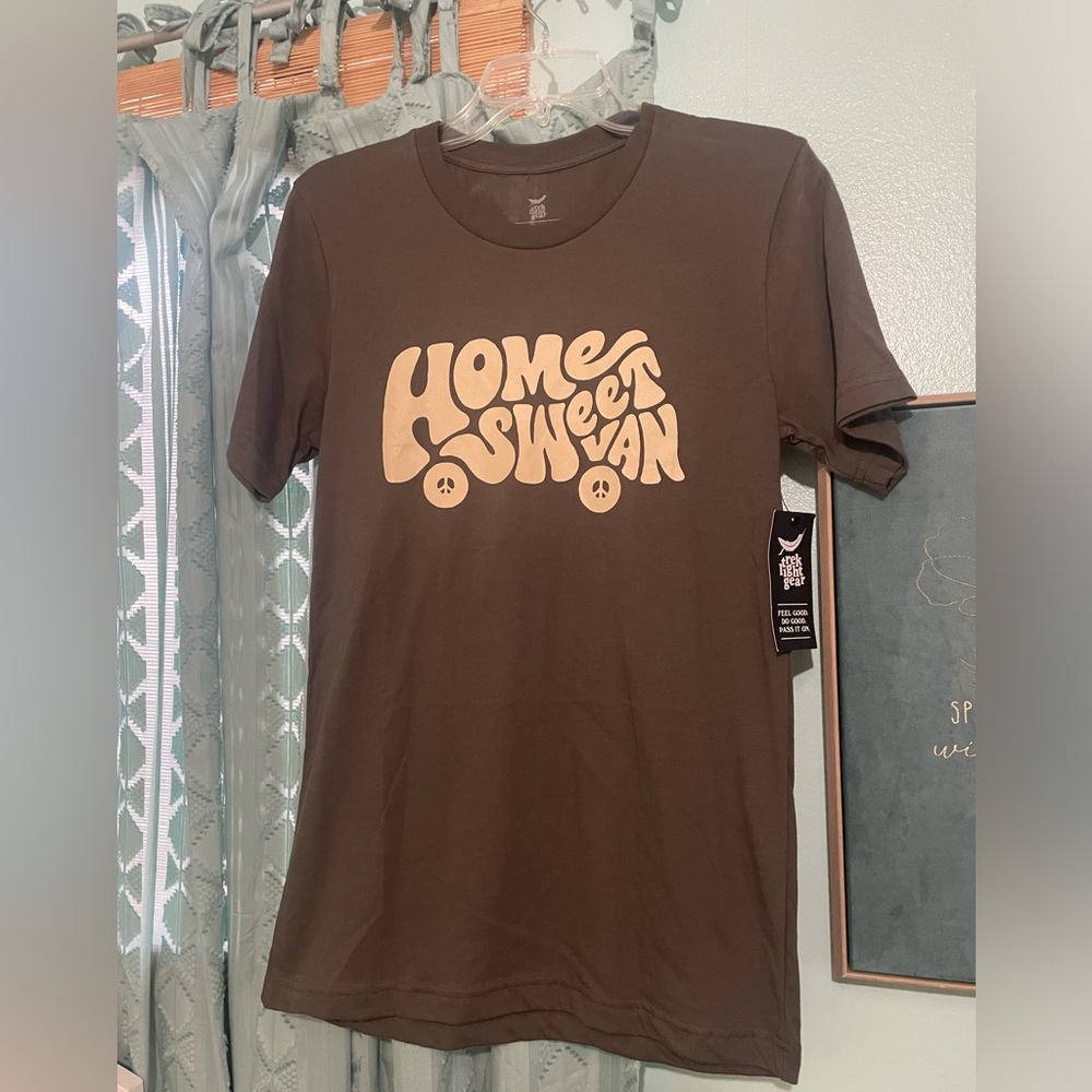 Nwt Women’s Green ‘Home Sweet Van' Graphic Tee